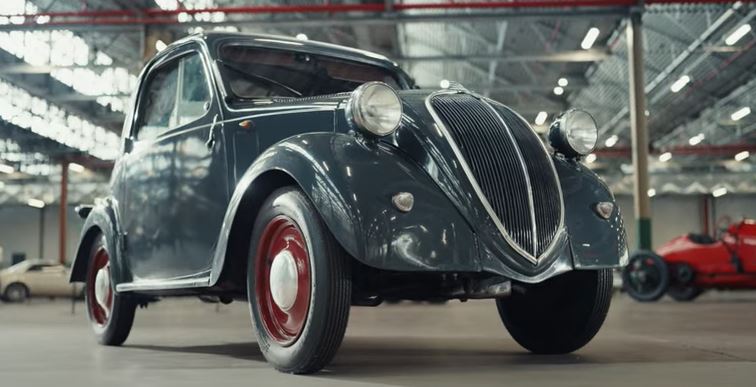 Fotogramma del progetto FIAT e Disney dedicato alla storia delle due icone Topolino