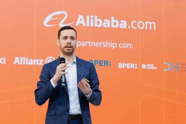 L’Intelligenza Artificiale di Alibaba.com: La Nuova Frontiera del Commercio B2B Globale