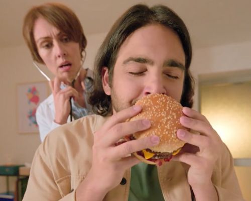 Max Angioni nella campagna McDonald’s Crispy sempre e comunque